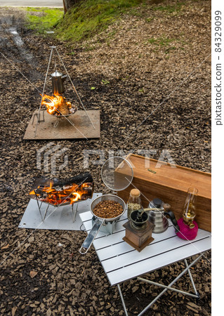 Outdoor cooking at the campsite 84329099