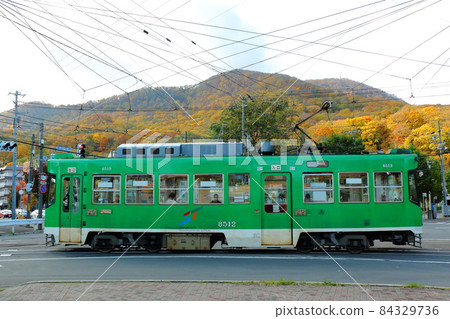 札幌、藻岩山的秋色和電車 84329736
