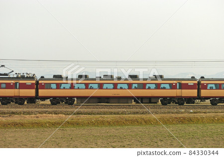 Hokuriku Main Line Mikawa-Kaga Kasama JR West 485 series A01 formation (Kyoto) ⑤ Moha 485-1004 Sea side 84330344