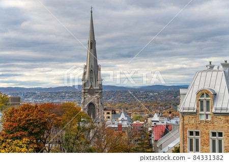 Quebec City Old Town in autumn season. Quebec City Old Town in autumn season. 84331382