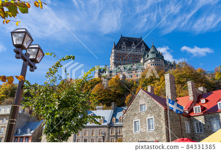 Quebec City Old Town in autumn season. 84331385