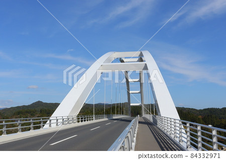 從宮城縣氣仙沼市氣仙沼大島一側拍攝的“氣仙沼大島大橋” 從宮城縣氣仙沼市氣仙沼大島一側拍攝的“氣仙沼大島大橋” 84332971