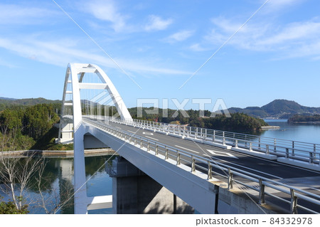 "Kesennuma Oshima Ohashi" and Karakuwa Peninsula "Mt. Hayama" taken from the Kesennuma Oshima side, Kesennuma City, Miyagi Prefecture 84332978
