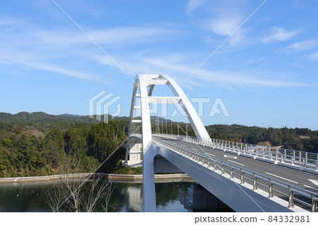"Kesennuma Oshima Ohashi" taken from the Kesennuma Oshima side, Kesennuma City, Miyagi Prefecture 84332981