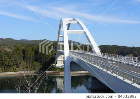 "Kesennuma Oshima Ohashi" taken from the Kesennuma Oshima side, Kesennuma City, Miyagi Prefecture 84332982