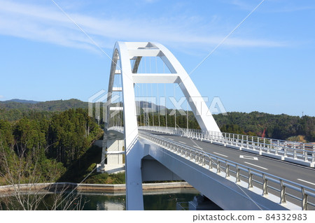 "Kesennuma Oshima Ohashi" taken from the Kesennuma Oshima side, Kesennuma City, Miyagi Prefecture 84332983