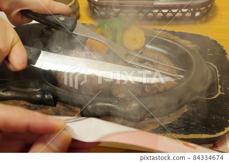 Bale-shaped hamburger 84334674