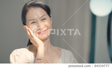 高級女性護膚美容形象 高級女性護膚美容形象 84334777