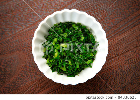 Shredded and boiled Okinawa Island carrot leaves 84336623