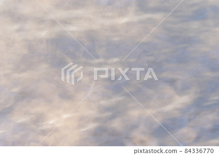 Background material: Steam texture of hot springs floating on the surface of the water in the morning light 84336770