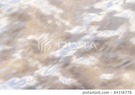 背景材料：晨光下漂浮在水面上的溫泉蒸汽質地 84336776