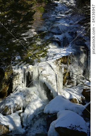Waterfall of the crown in the winter season 84336947