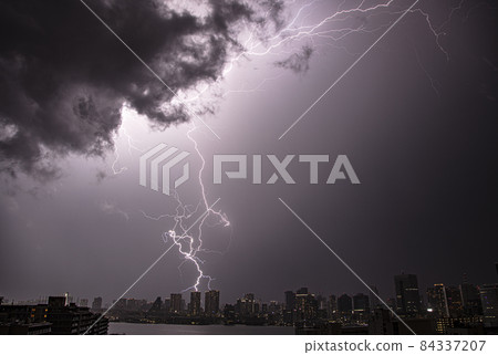 落在城市的閃電 落在城市的閃電 84337207