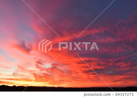 Large burnt sky, small silhouette of Fuji on the horizon 84337271