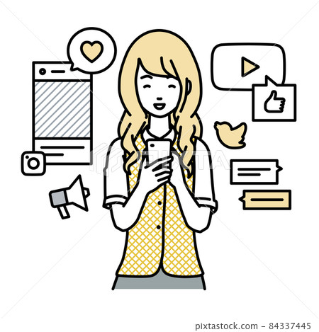 一個身著文員制服的女人站起來，用智能手機在各種SNS上愉快地互動 84337445