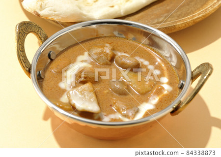 Massaman curry and naan with lots of ingredients such as chicken and peanuts Massaman curry and naan with lots of ingredients such as chicken and peanuts 84338873