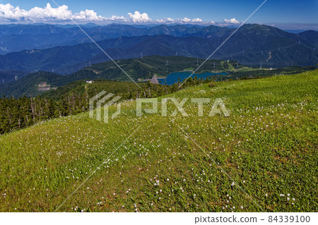 Lake Tashiro and the Tanigawa mountain range seen from the ridgeline of Mt. Naeba and Mt. Kirinoto Lake Tashiro and the Tanigawa mountain range seen from the ridgeline of Mt. Naeba and Mt. Kirinoto 84339100