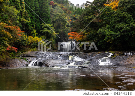 Tsubame Waterfall 84344118
