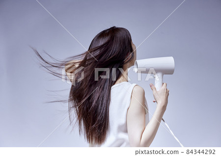 Hair image of a young Japanese woman 84344292