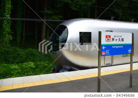 2021年從西武池袋線東日野站到秩父線西武秩父站的火車窗外風景 2021年從西武池袋線東日野站到秩父線西武秩父站的火車窗外風景 84346686