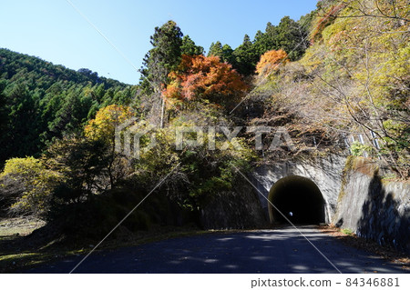群馬縣桐生市，桐生川上游，從桐生市一側看到三共線上的三共街道入口 84346881