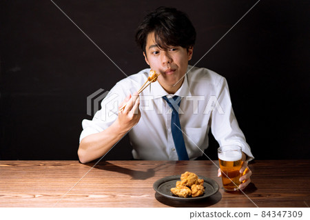 Businessman midnight snack 84347309