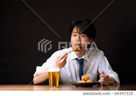 Businessman midnight snack 84347319