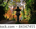 Autumn leaves and Tomoe River in Korankei seen from the approach to Kojakuji Temple in Asuke-cho, Toyota City, Aichi Prefecture 84347455