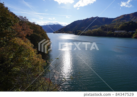Looking toward the dam from Kusagi Bridge on Lake Kusagi in Azuma-mura, Seta-gun, Gunma Prefecture (currently Azuma-cho, Midori City) 84347529