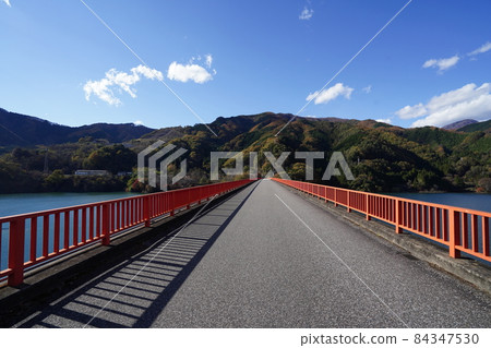 Kusagi Bridge on Lake Kusagi in Azuma-mura, Seta-gun, Gunma Prefecture (currently Azuma-cho, Midori City) Kusagi Bridge on Lake Kusagi in Azuma-mura, Seta-gun, Gunma Prefecture (currently Azuma-cho, Midori City) 84347530