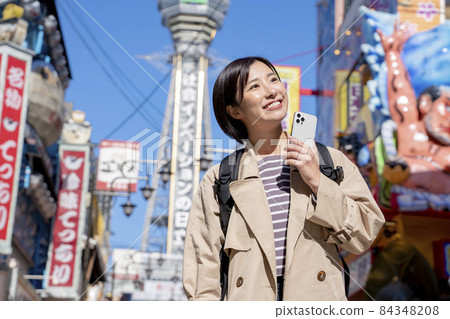 Tsutenkaku Shinsekai, a woman sightseeing in Osaka 84348208