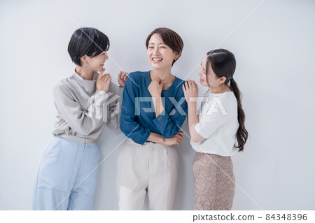 3女團隊合影 3女團隊合影 84348396
