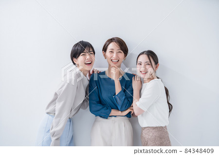 3 female team portrait 3 female team portrait 84348409