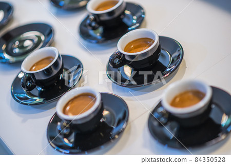 Cups of coffee in the hands of men and women. coffee break on a wooden background. with copy space. top view 84350528