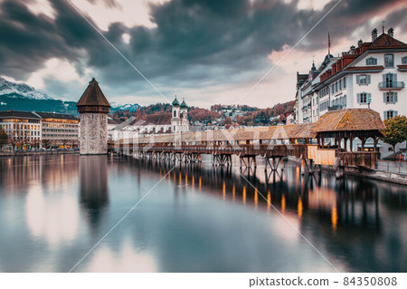 beautiful historic city center of Lucerne with famous buildings and lake Lucerne (Vierwaldstattersee), Canton of Lucerne, Switzerland 84350808