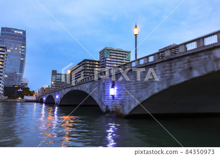 從信濃川水上巴士看到的信濃川夜景 84350973