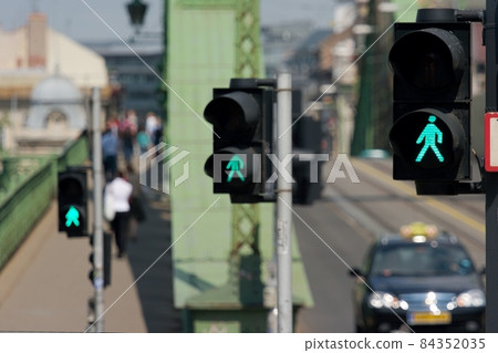 Walk Walk 84352035