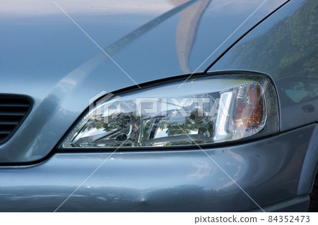 Headlights Headlights 84352473