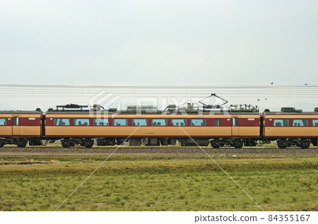 北陸本線 三河加賀笠間 JR 西 485 系列 A05 編隊（京都） ③ 茂葉 484-607 海邊 84355167