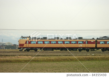 Hokuriku Main Line Mikawa-Kaga Kasama JR West 485 series A06 formation (Kyoto) ⑨ Kuha 481-326 Sea side 84355430