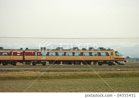 Hokuriku Main Line Mikawa-Kaga-Kasama JR West 485 series A06 formation (Kyoto) ① Kuro 481-2101 Sea side 84355431