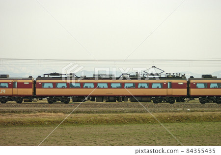 Hokuriku Main Line Mikawa-Kaga-Kasama JR West 485 series A06 formation (Kyoto) ⑧ Moha 484-292 sea side Hokuriku Main Line Mikawa-Kaga-Kasama JR West 485 series A06 formation (Kyoto) ⑧ Moha 484-292 sea side 84355435