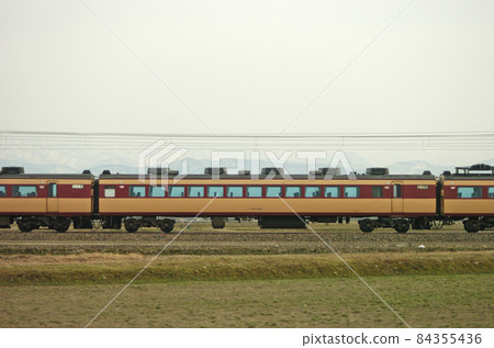 北陸本線 三河加賀笠間 JR 西 485 系列 A06 編隊（京都） ④ 佐哈 481-503 海邊 84355436