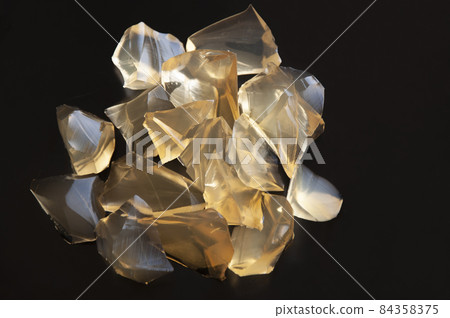 Golden yellow gelatine pieces 84358375