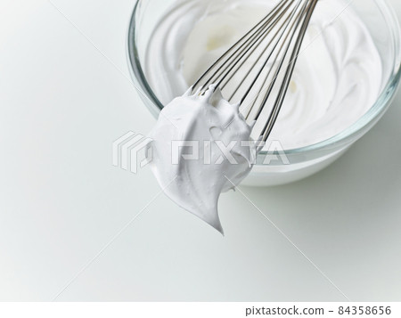 whipped egg whites cream 84358656
