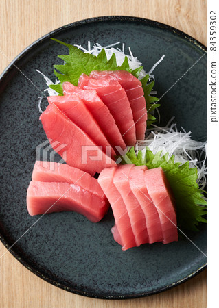 Hon-tuna medium fatty tuna sashimi 84359302