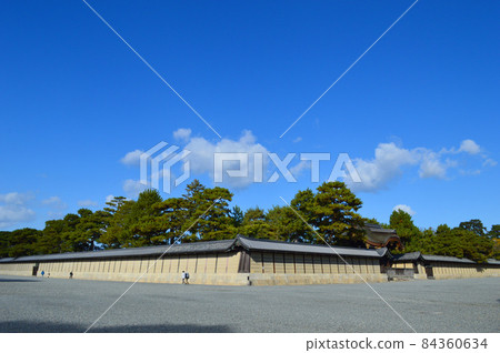 秋天寬敞的京都御苑,清新美麗 秋天寬敞的京都御苑,清新美麗 84360634