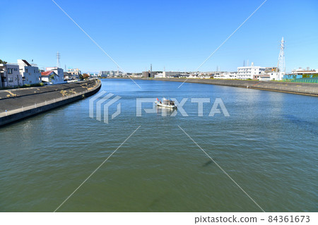 Looking upstream from Sueyoshi Bridge / Tsurumi River (Yokohama City, Kanagawa Prefecture) [2021.11] 84361673