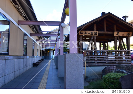 Tsurumaki Onsen Kobo no Satoyu entrance and footbath in Hadano City, Kanagawa Prefecture Tsurumaki Onsen Kobo no Satoyu entrance and footbath in Hadano City, Kanagawa Prefecture 84361900