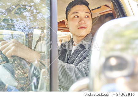 Young man, drive, driving, camping, campsite, travel, hobby, leisure, leisure, outdoor, camper, camping equipment, Korean 84362916